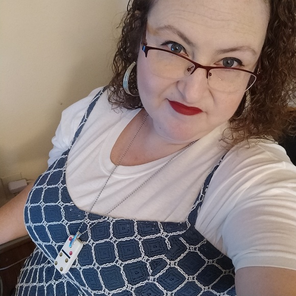 Meet your Posher, Andrea - Picture 2 of 2